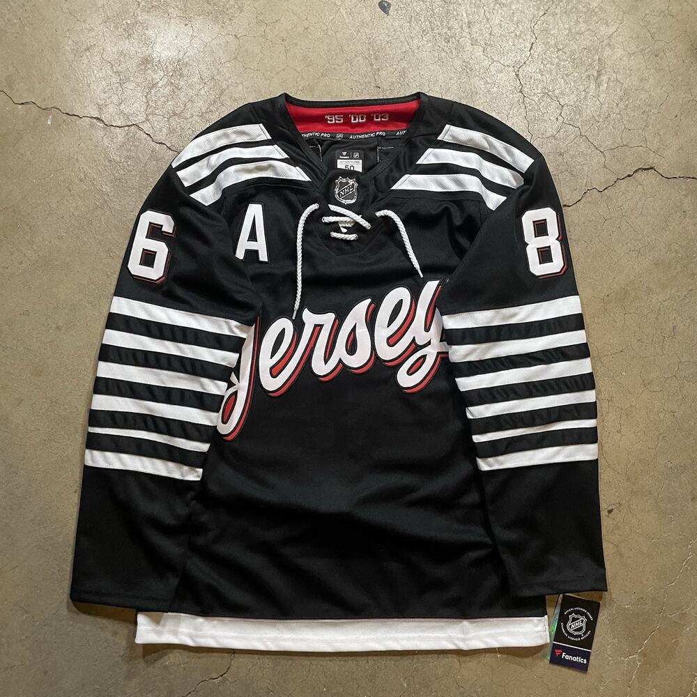 Jack Hughes New Jersey Devils Black Jersey Mens Size X-Large (54) NWT